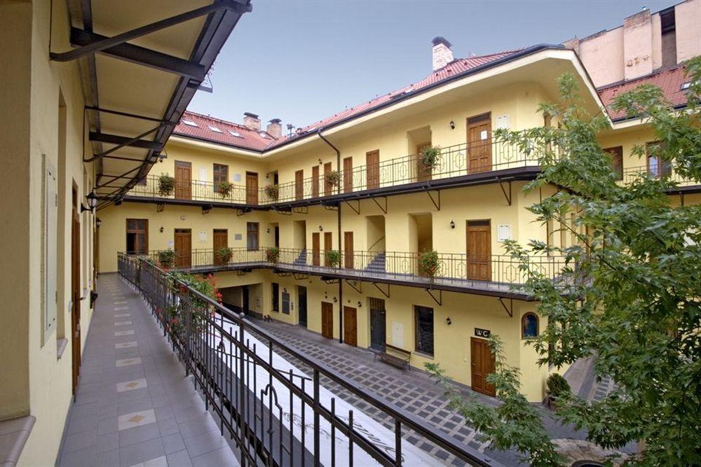 Apart Otel Andel Prag