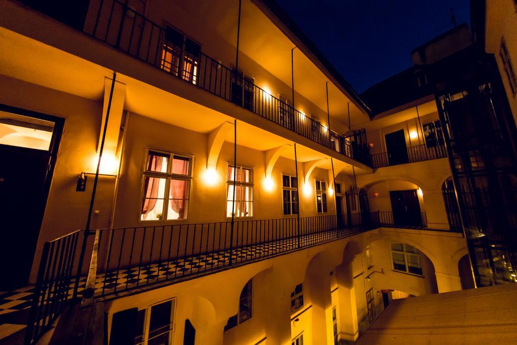Three Golden Crowns Apartments