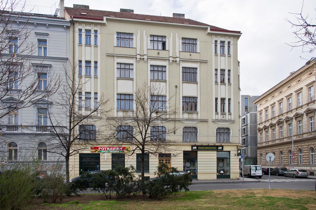 With 2 Bathrooms- 5 Minutes From Old Town - 102 M2 Prague