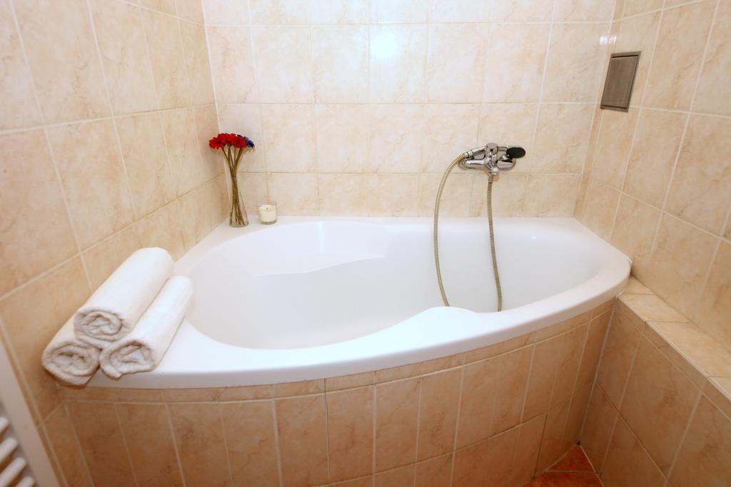 With 2 Bathrooms- 5 Minutes From Old Town - 102 M2 Prague
