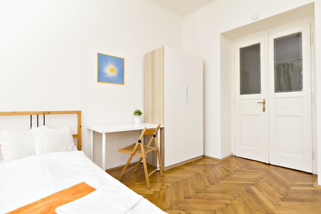 With 2 Bathrooms- 5 Minutes From Old Town - 102 M2 Prague