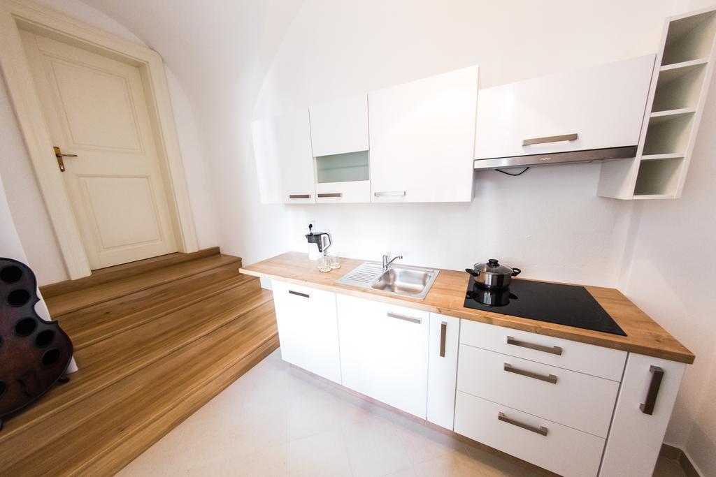 Three Golden Crowns Apartments Aparthotel Prague