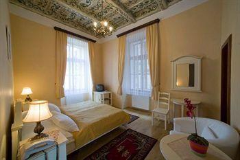 Hotel Cerny Slon 4*