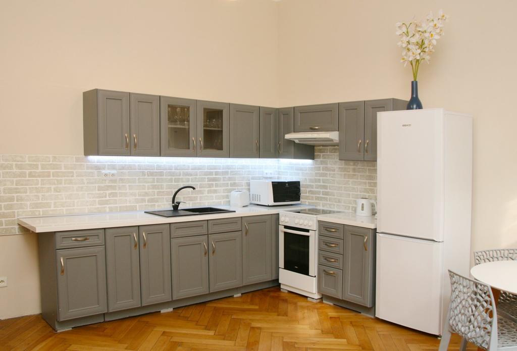 Zitna 43 * Prague