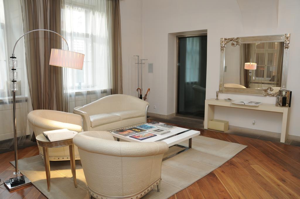 Royal Road Apartment *