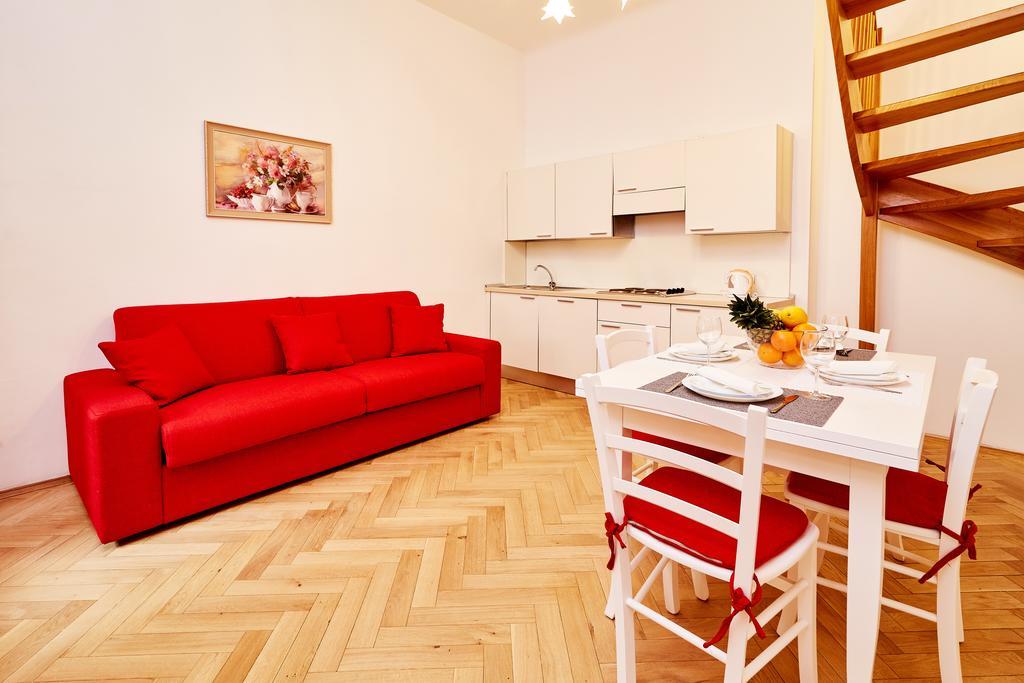 Three Golden Crowns Apartments 3*