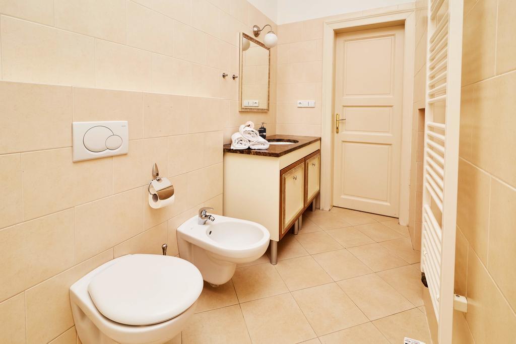 Three Golden Crowns Apartments 3* Prague