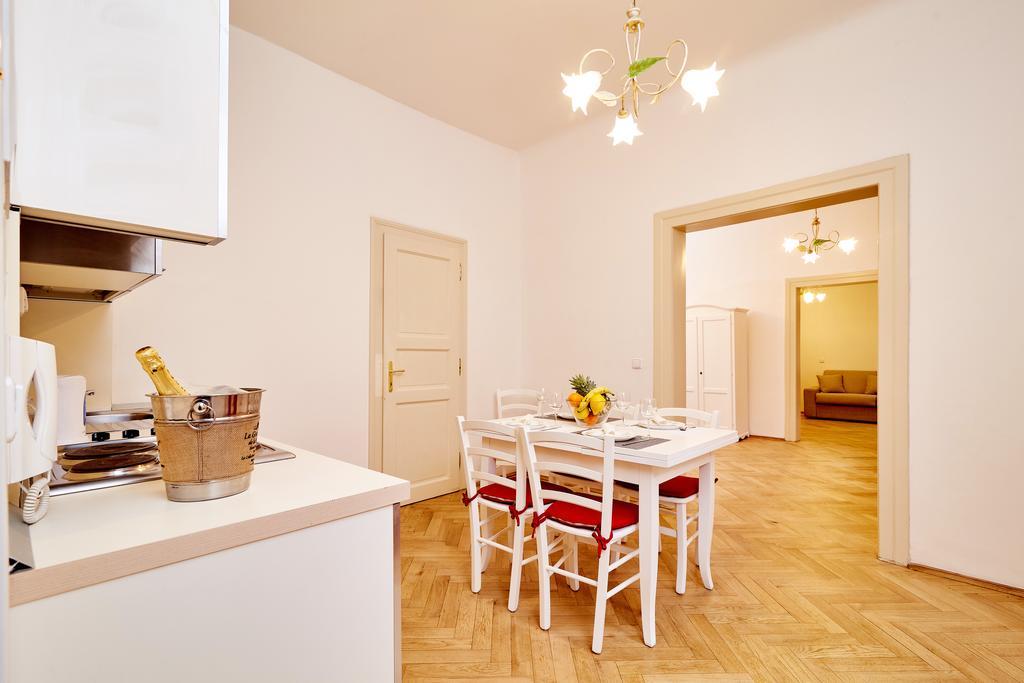 Three Golden Crowns Apartments 3* Prague