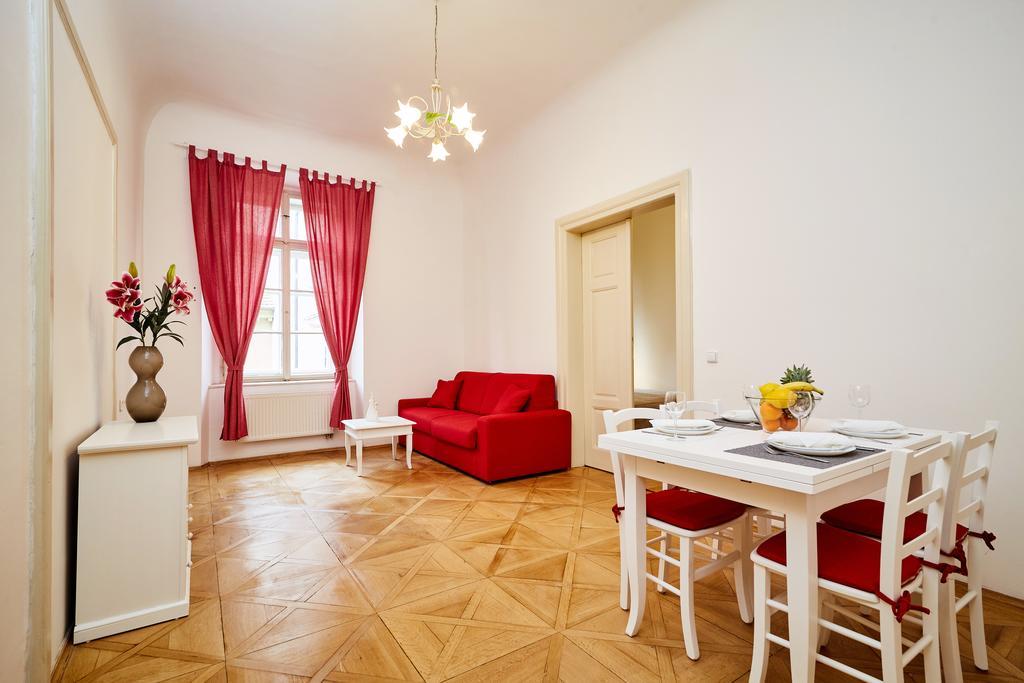 Three Golden Crowns Apartments 3* Prague