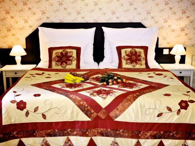 1885 Otel