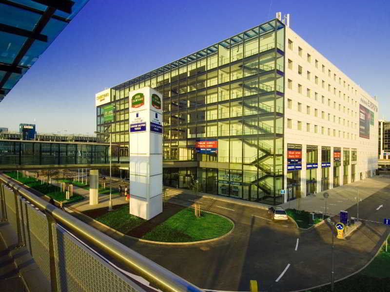 Courtyard By Marriott Airport Prague