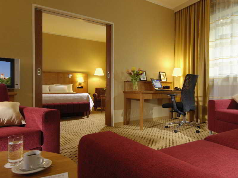 Hotel Courtyard By Marriott Airport Prague