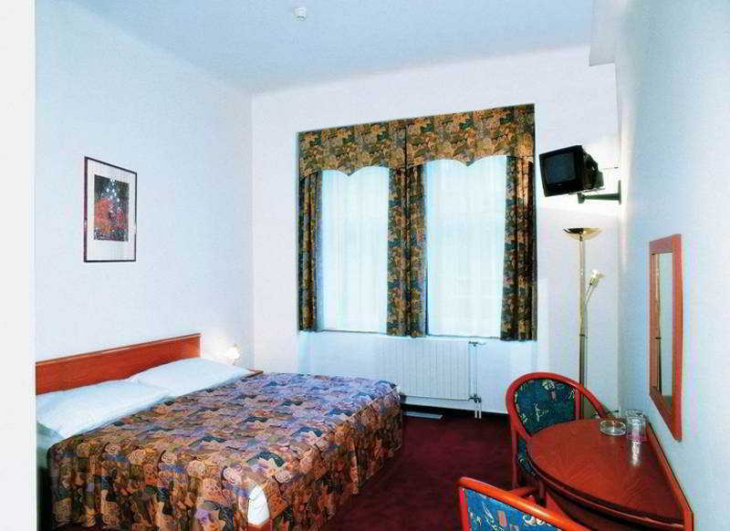 Club Otel 3*
