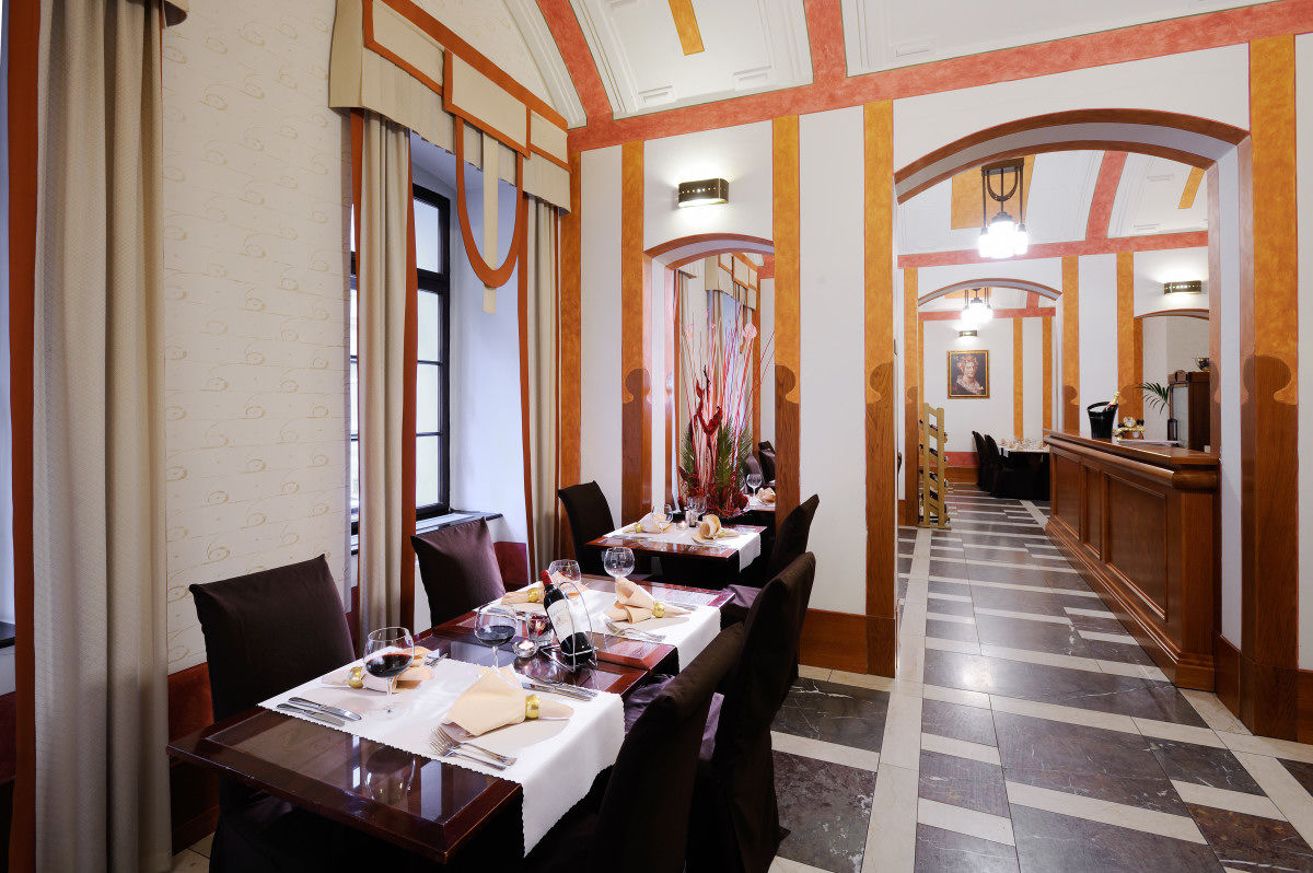 Majestic Plaza 4*