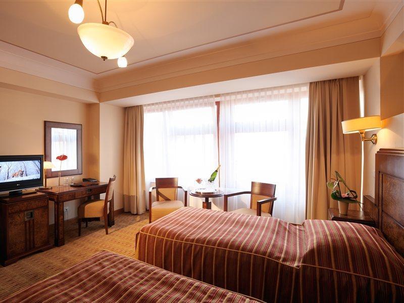 Hotel Majestic Plaza 4*