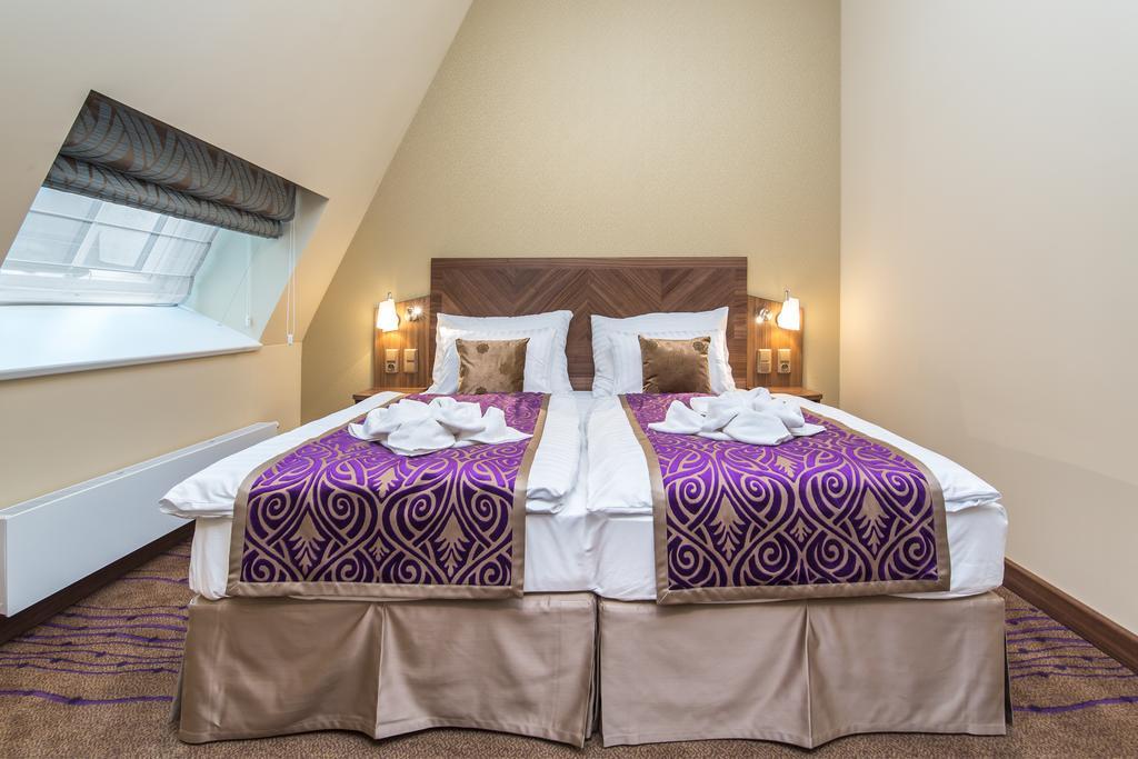 Merchants Crown And Hotel 5*