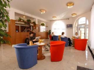 Hotel Attic 3*