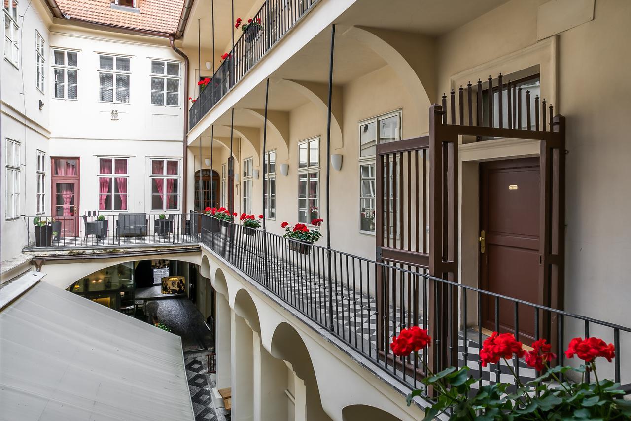 Aparthotel Three Golden Crowns Apartments