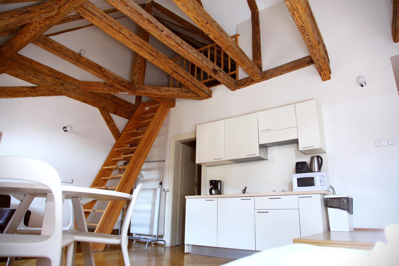Three Golden Crowns Apartments 3* Prague
