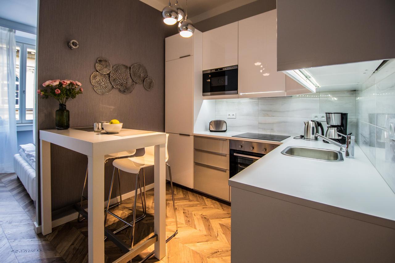 Executive Bright Apt. By Ruterra