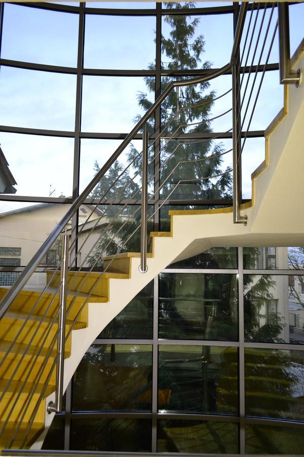 Flying House Guest house *