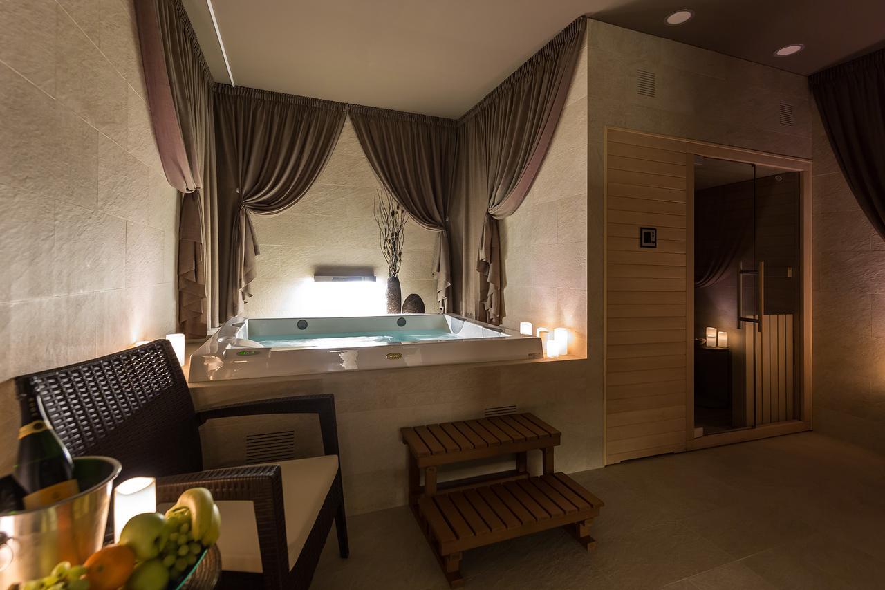 Merchants Crown And 5* Prague