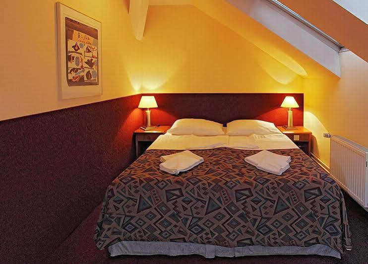 A Plus & Hostel Prag