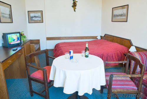 Hotel Henry 2*