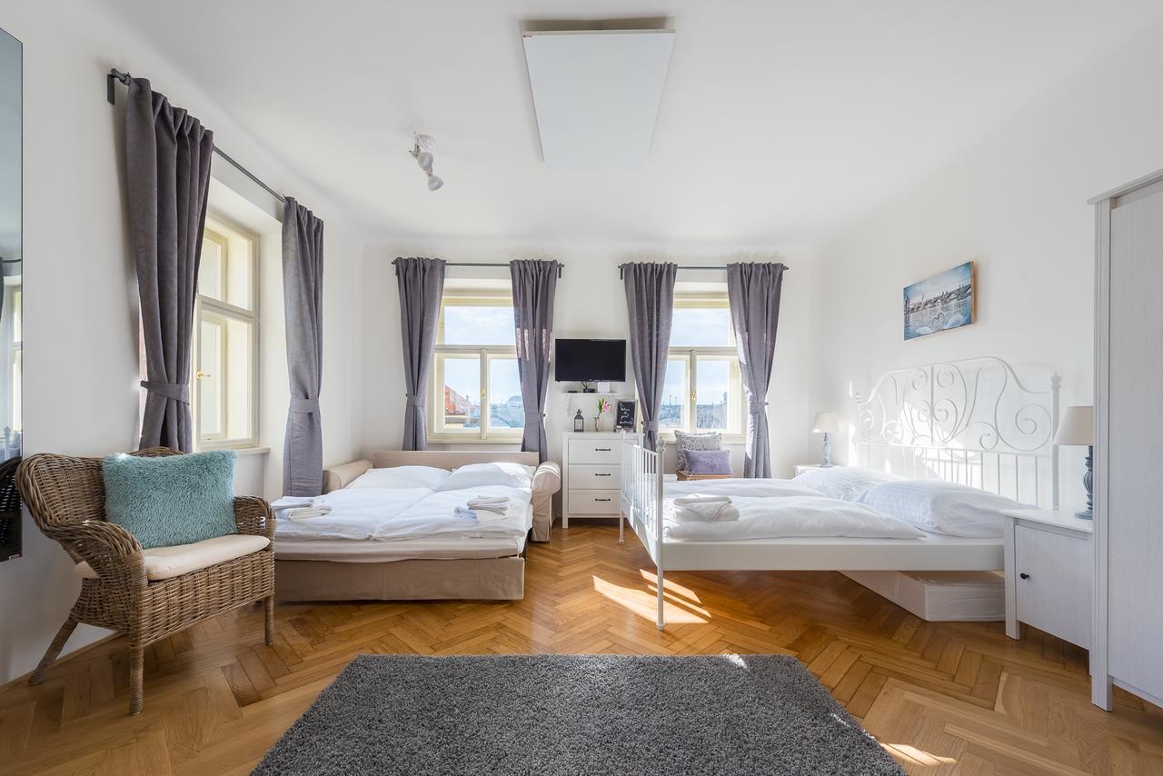 Apartment Kafka With Bridge View *