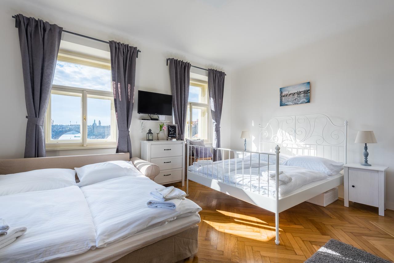 Apartment Kafka With Bridge View