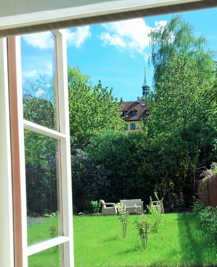 Garden Castle Daire Prag