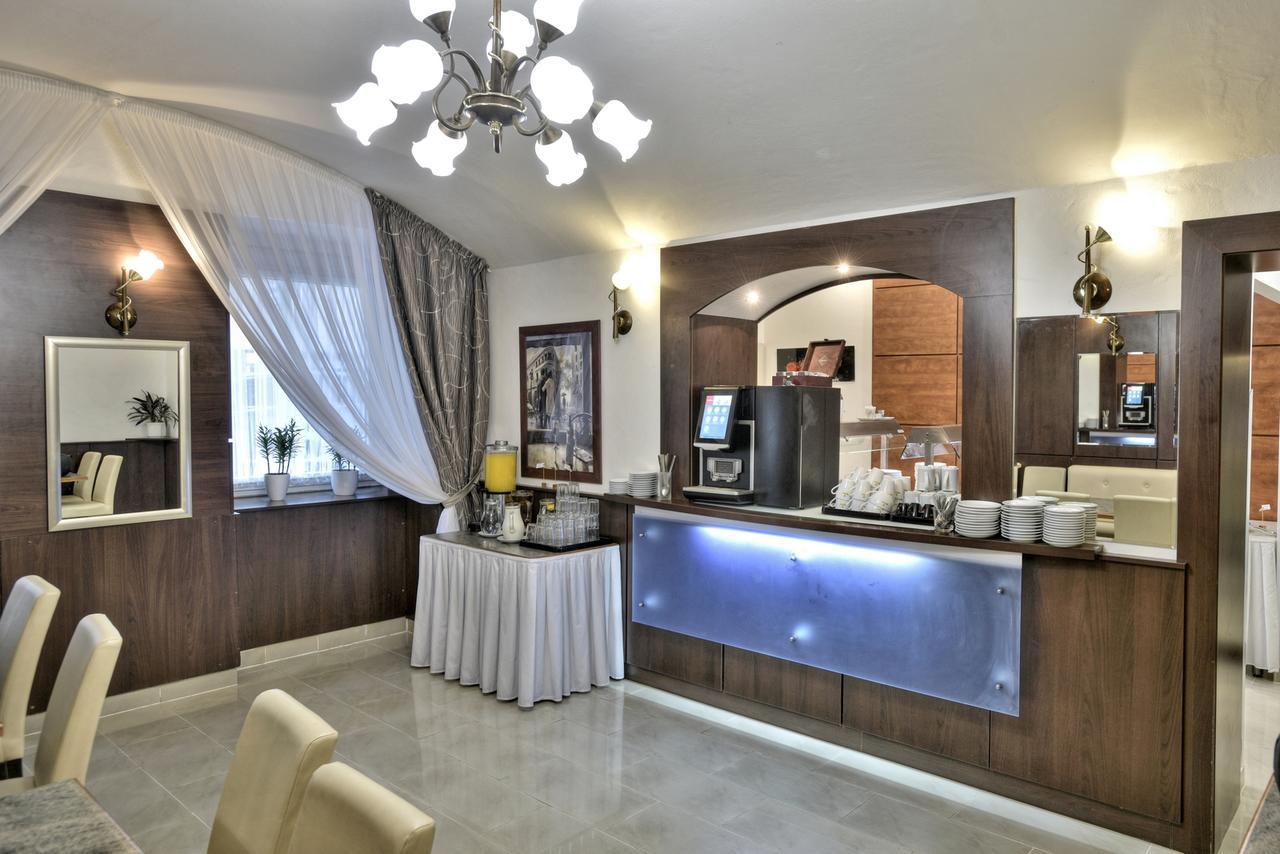 Hotel Royal Plaza 3*