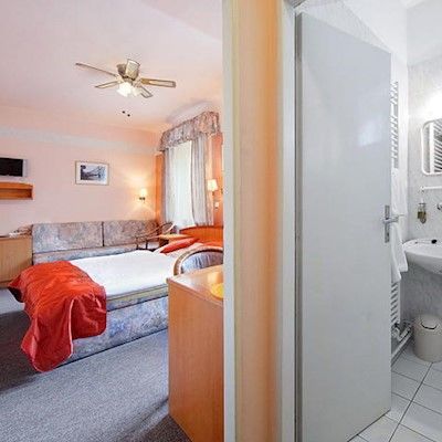 Otel White Lion 4*