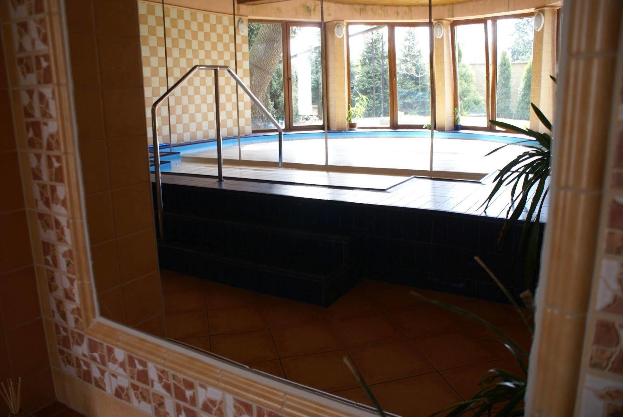 Otel Pawlovnia 3*