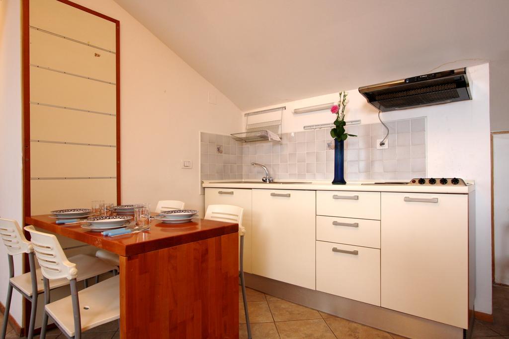 V Tunich Hostel *