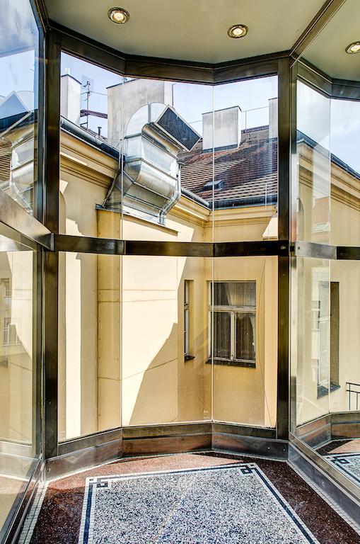Apartment Art House By Adrez *