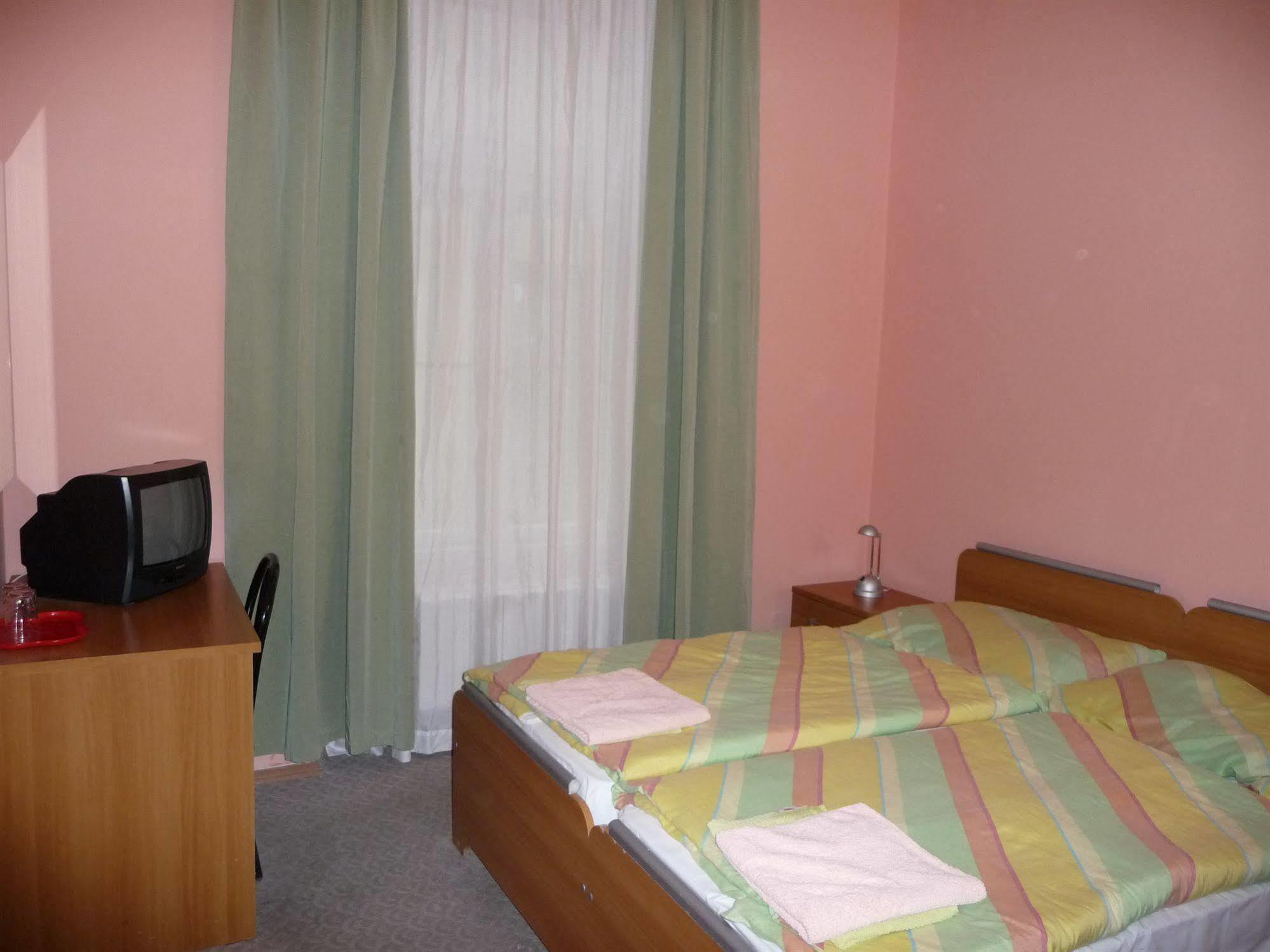 City Center & L'opera Guest house 2*