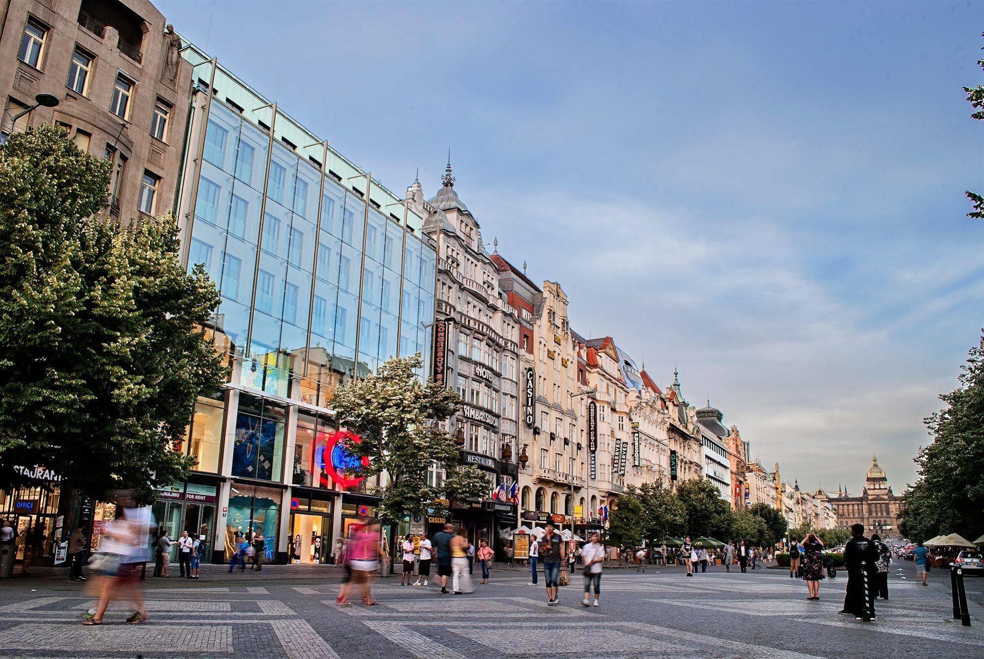 Wenceslas Square Terraces Apartment *