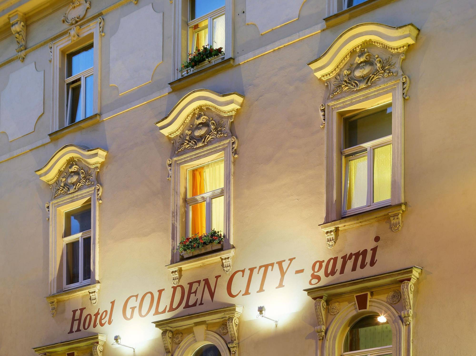 Hotel Golden Garni 3*