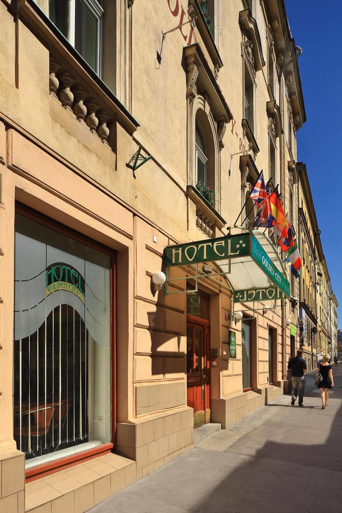 Golden Garni Hotel 3*