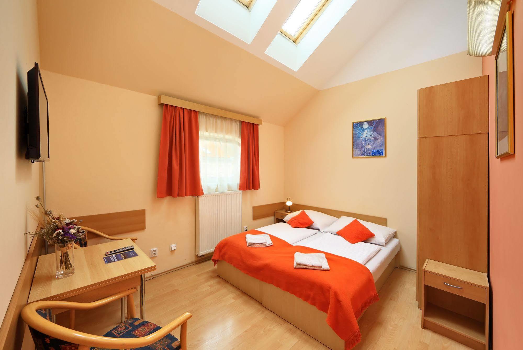 Golden Garni Prague
