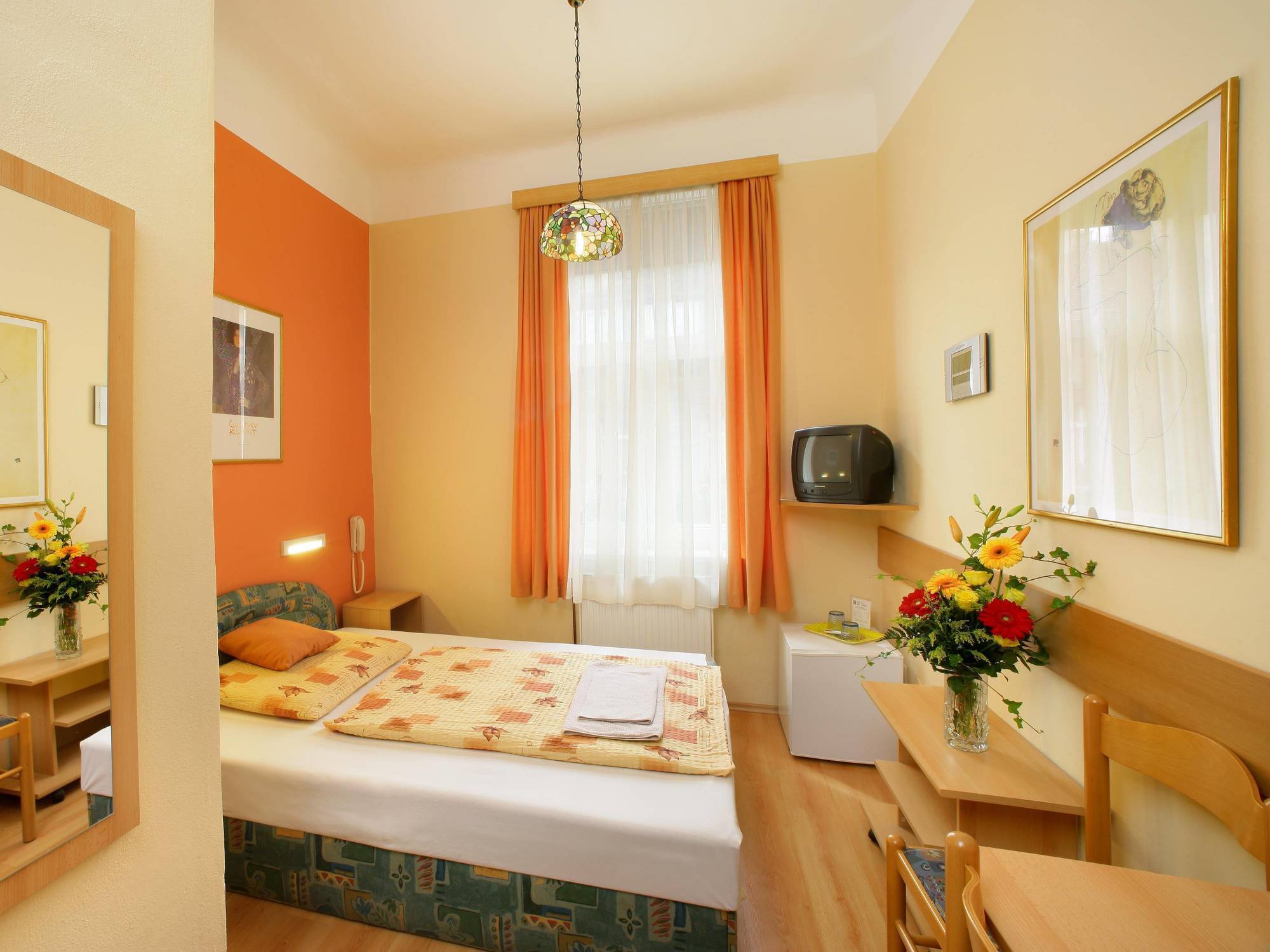 Golden Garni Hotel 3*