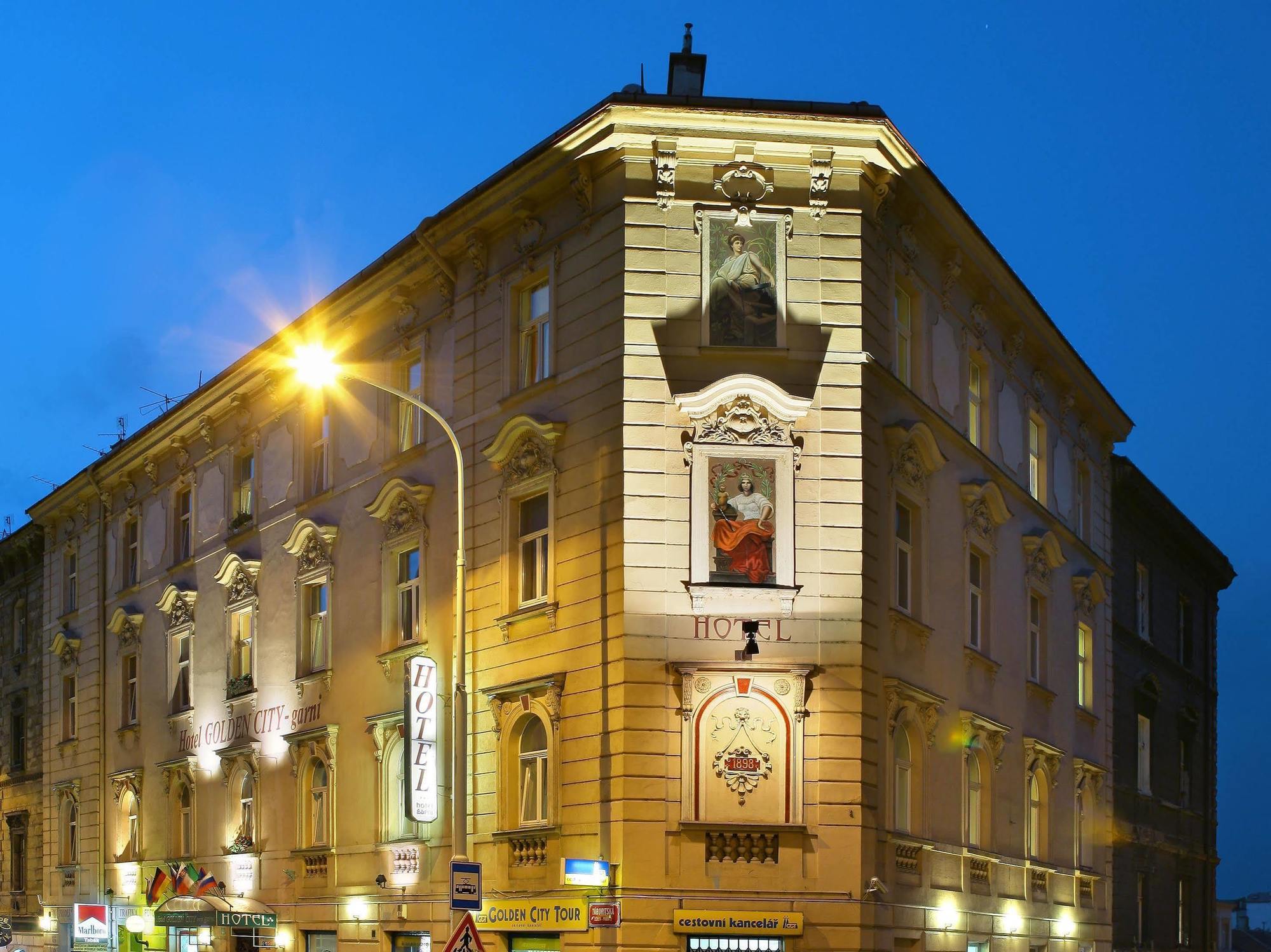 Golden Garni Hotel 3*