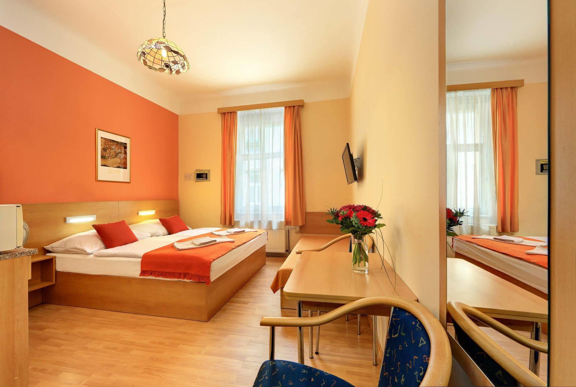 Golden Garni Prague