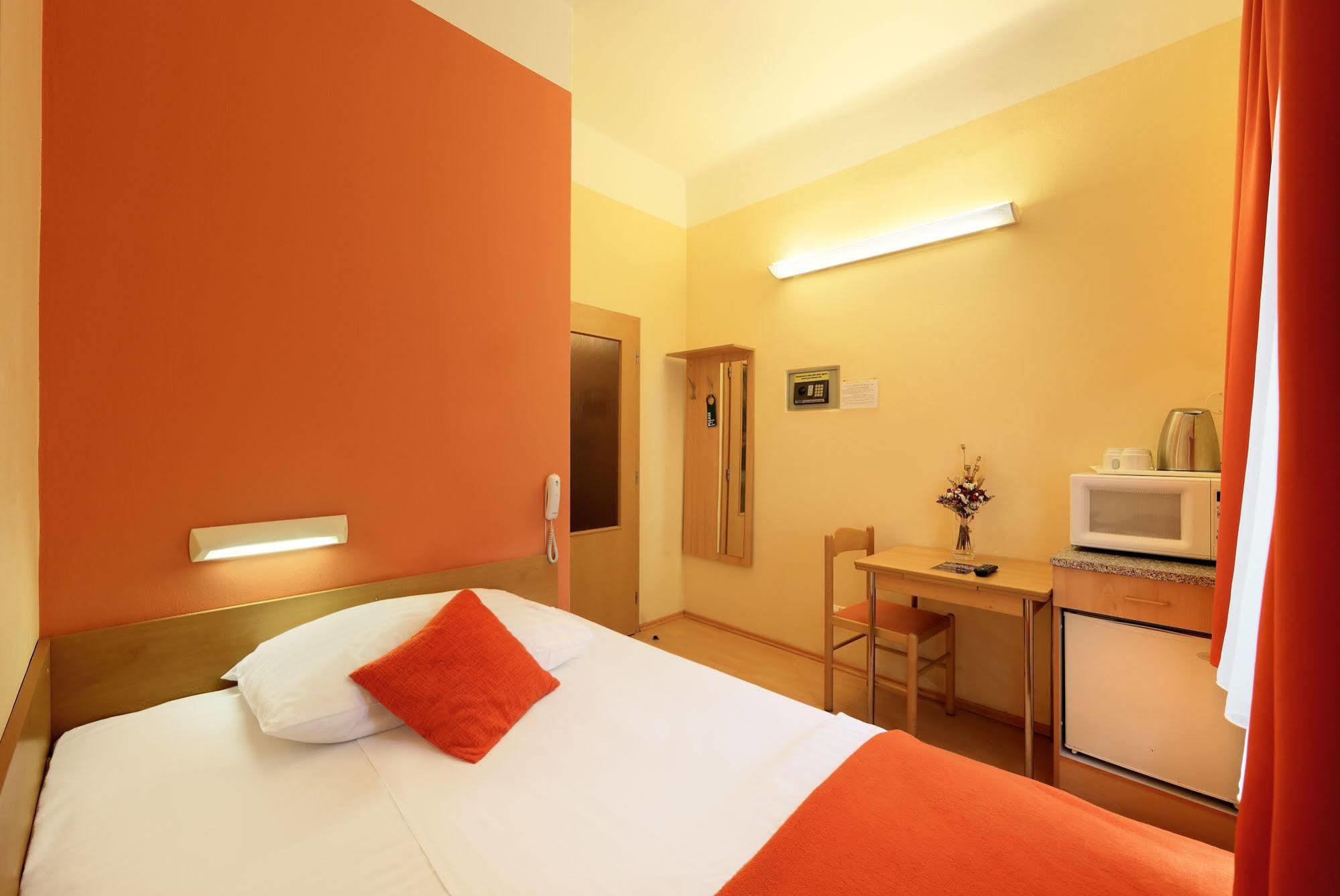 Hotel Golden Garni 3*