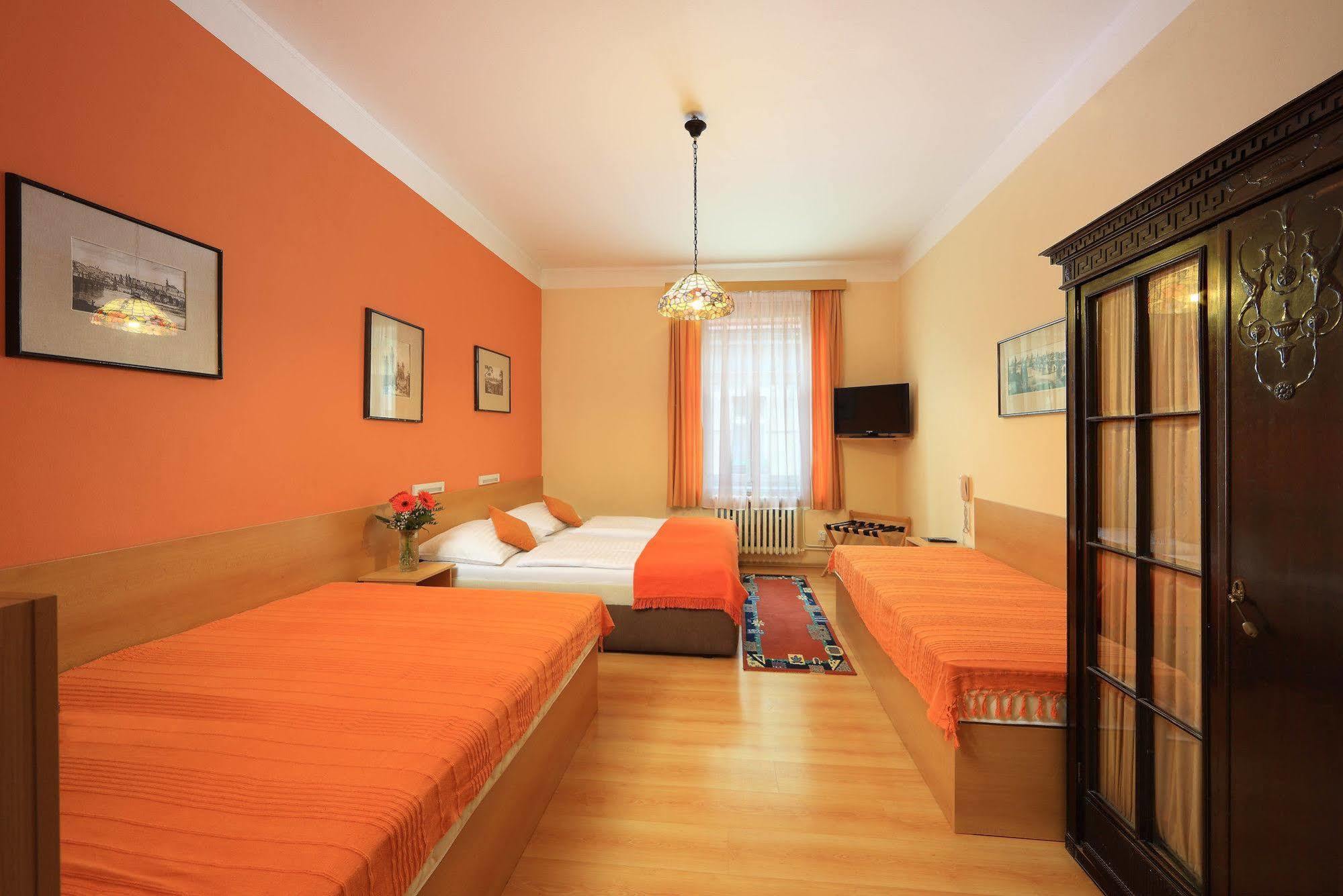 Golden Garni Hotel 3*