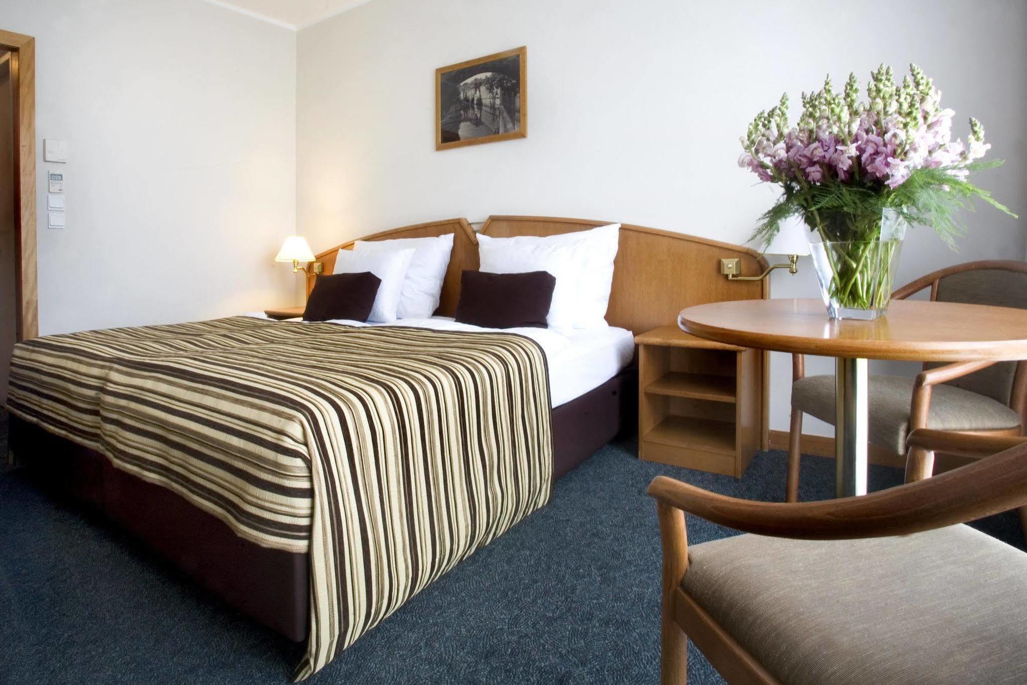Hotel Plaza - Czech Leading 4*