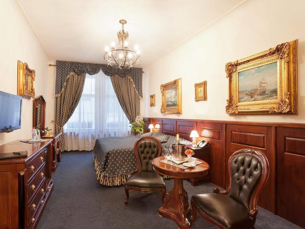 Otel U Zlateho Stromu By Bhg