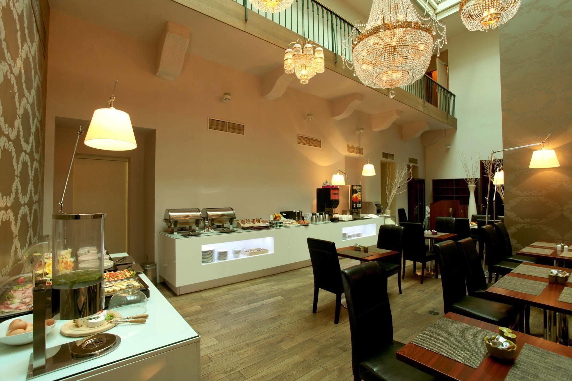 Friday Hotel