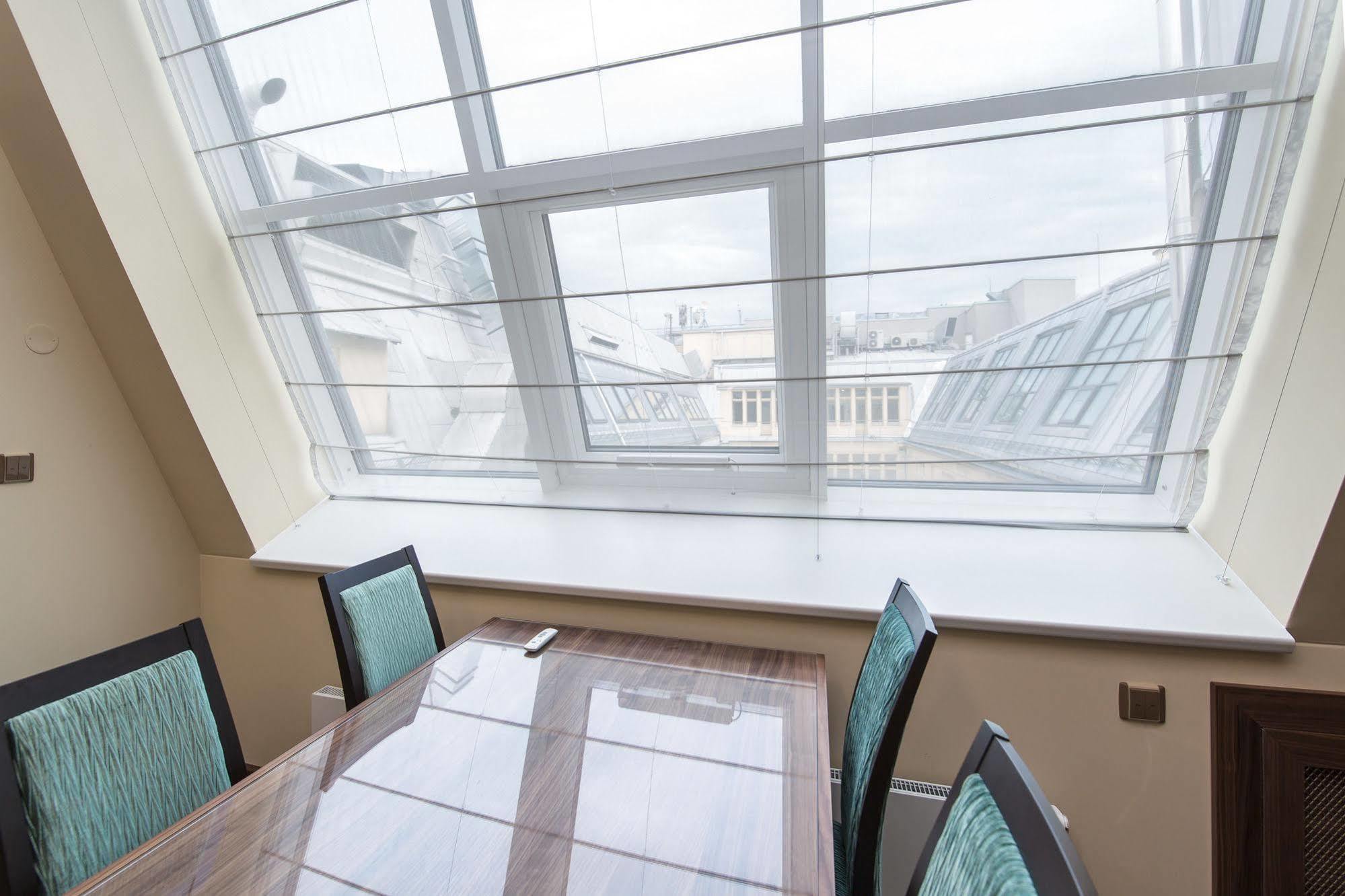 Hotel Merchants Crown And